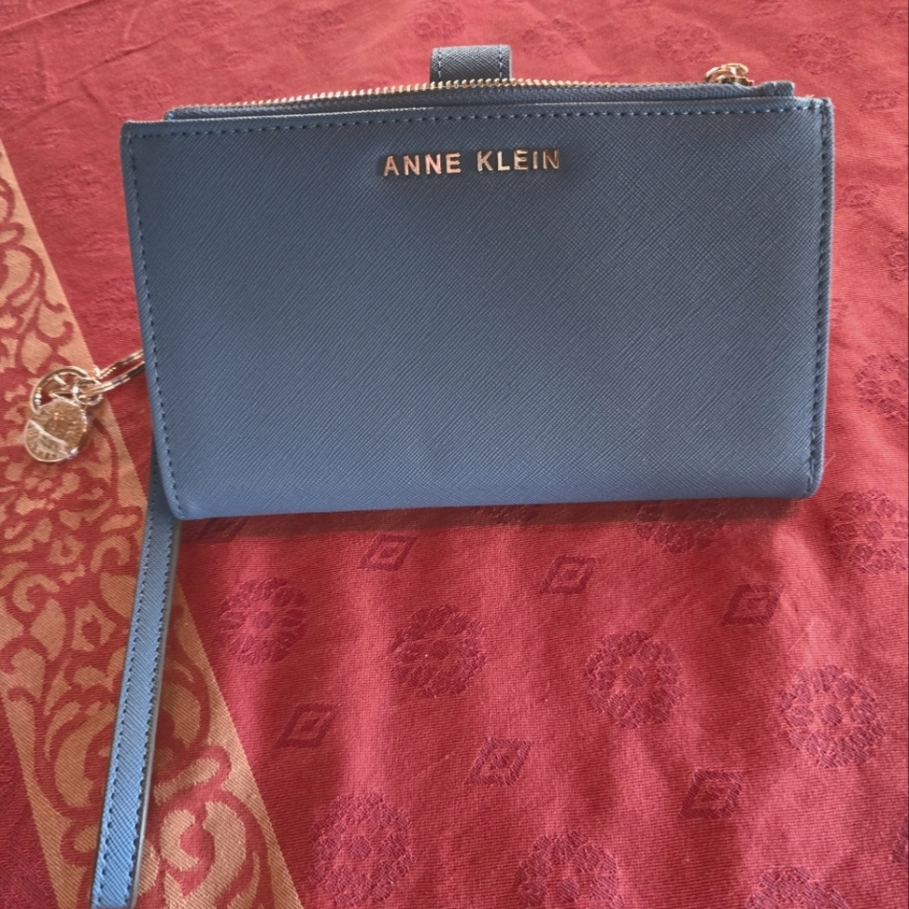 Anne Klein wristlet NWOT